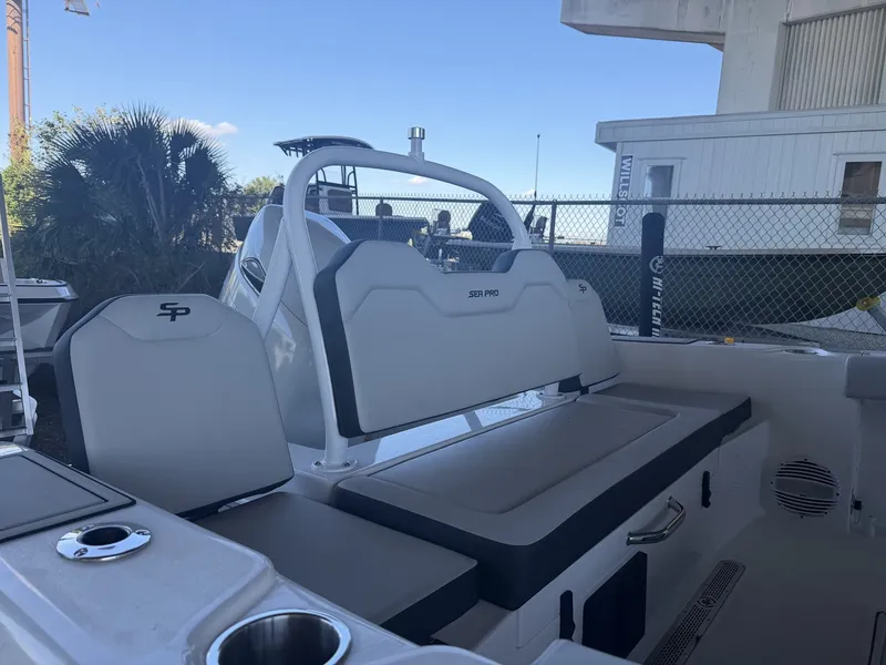 Slide: The Image of Sea Pro 245FLX R 2026 - 4