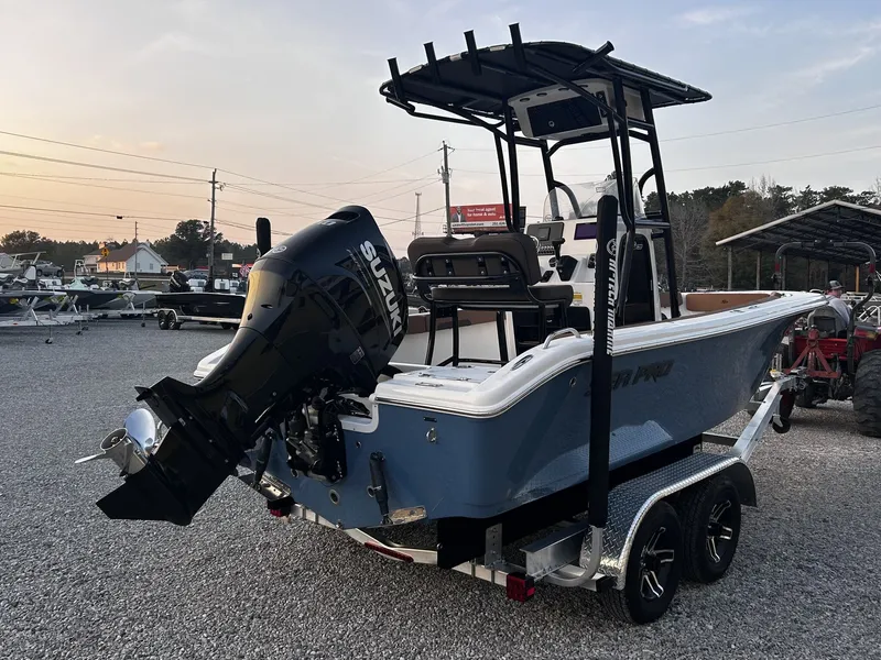 Slide: The Image of Sea Pro 202 Center Console 2026 - 6