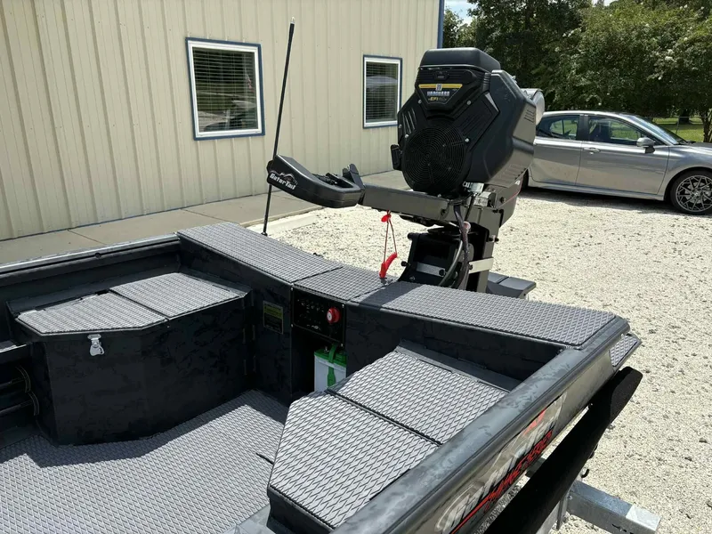 Slide: The Image of Gator-Tail Savage Mid Deck Series 1750 2025 - 11