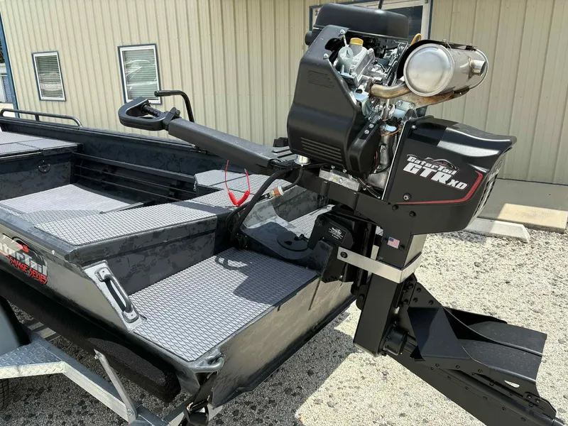 Slide: The Image of Gator-Tail Savage Mid Deck Series 1750 2025 - 15