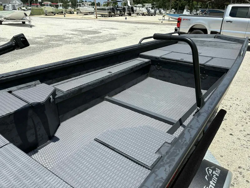 Slide: The Image of Gator-Tail Savage Mid Deck Series 1750 2025 - 20