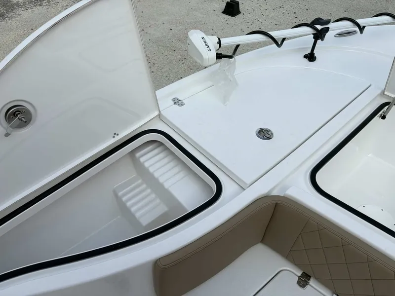 Slide: The Image of Blazer Bay 2700 Hybrid 2026 - 14