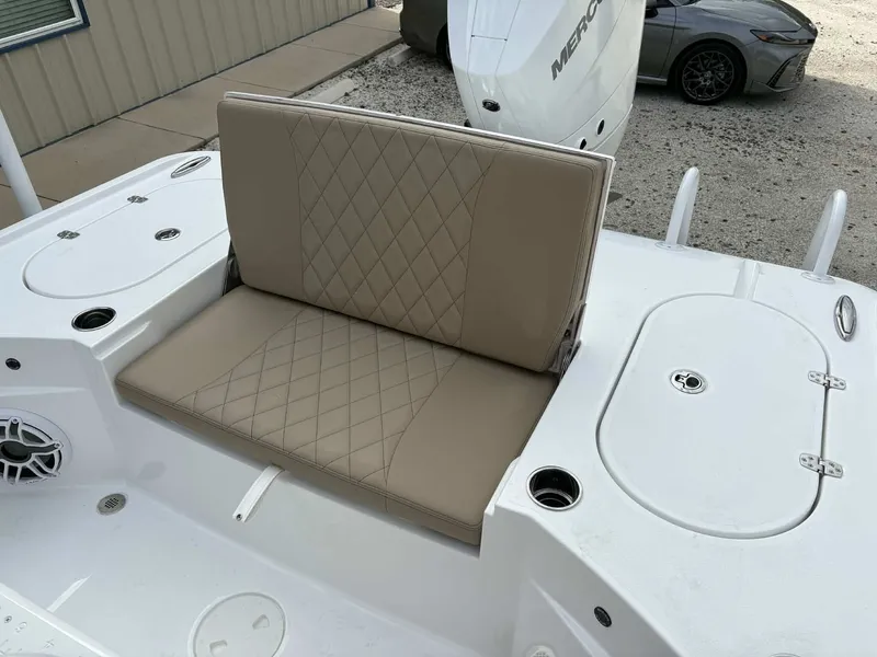 Slide: The Image of Blazer Bay 2700 Hybrid 2026 - 15