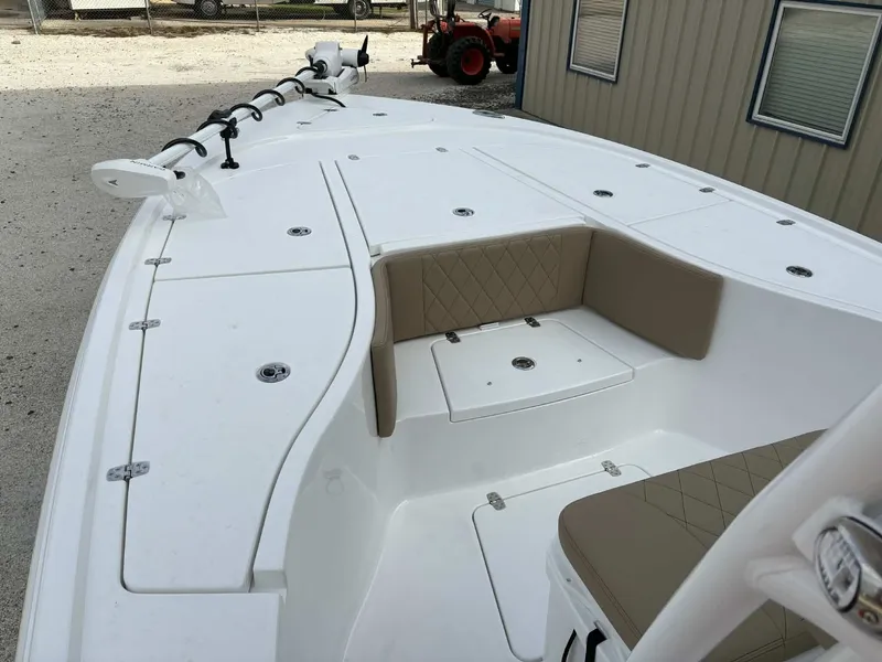 Slide: The Image of Blazer Bay 2700 Hybrid 2026 - 17