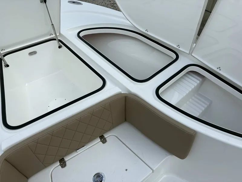 Slide: The Image of Blazer Bay 2700 Hybrid 2026 - 21