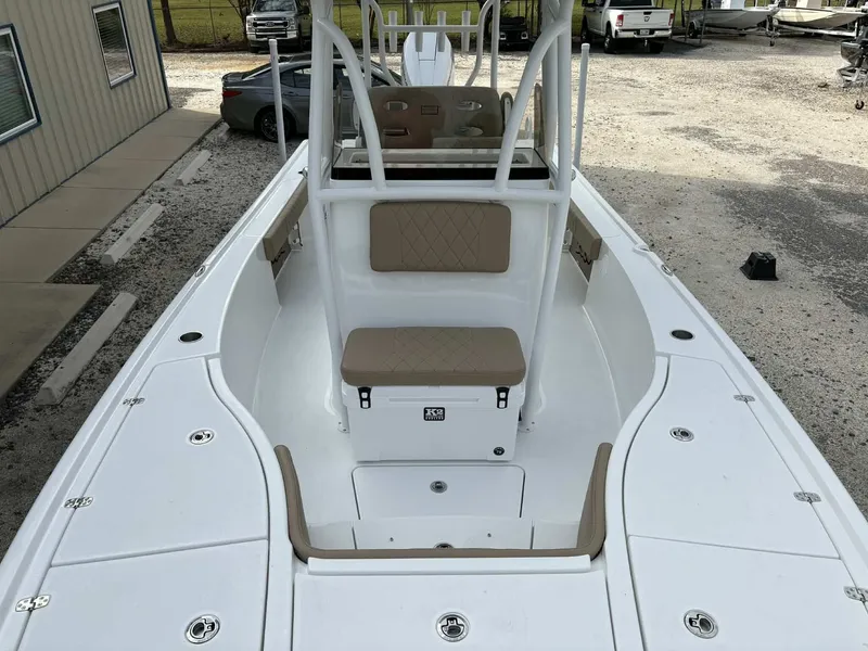 Slide: The Image of Blazer Bay 2700 Hybrid 2026 - 8