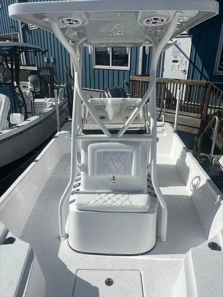 Slide: The Image of Blazer Bay 2400 2025 - 14