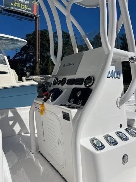 Slide: The Image of Blazer Bay 2400 2025 - 16