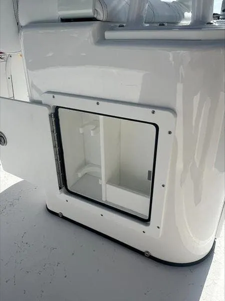 Slide: The Image of Blazer Bay 2400 2025 - 19