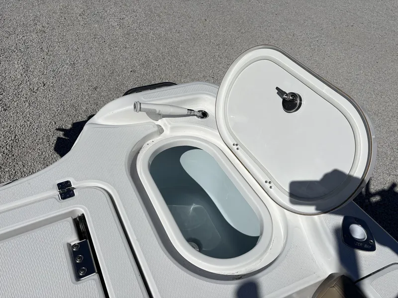 Slide: The Image of Blazer Bay Makaira 2600 2026 - 12