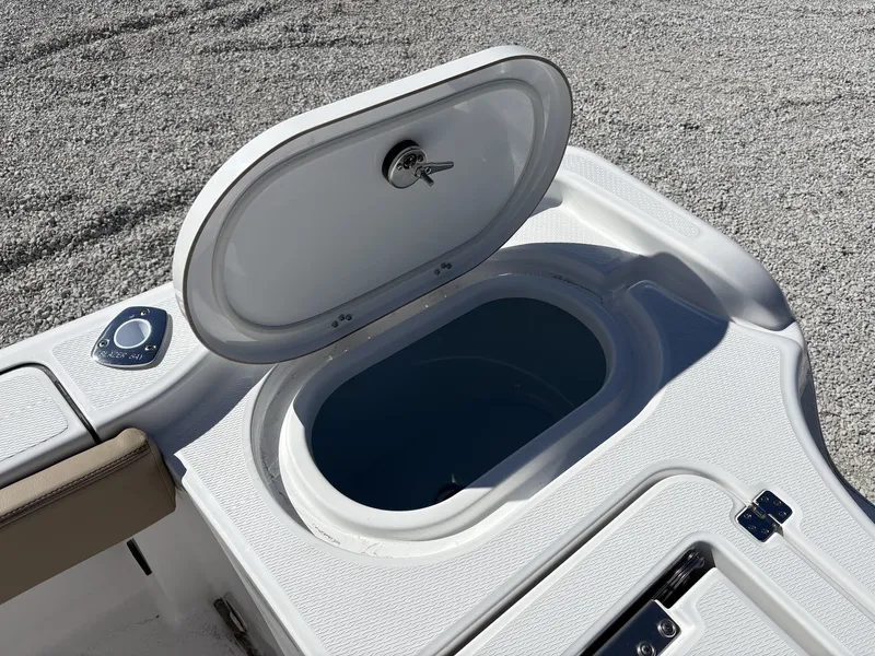 Slide: The Image of Blazer Bay Makaira 2600 2026 - 14