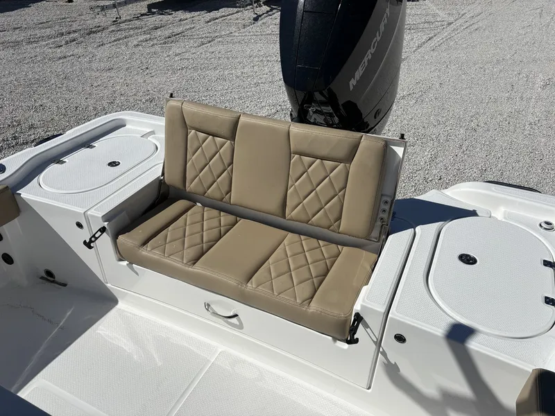 Slide: The Image of Blazer Bay Makaira 2600 2026 - 15