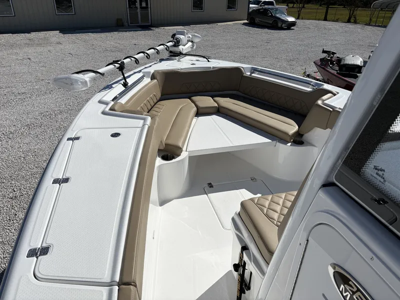 Slide: The Image of Blazer Bay Makaira 2600 2026 - 19