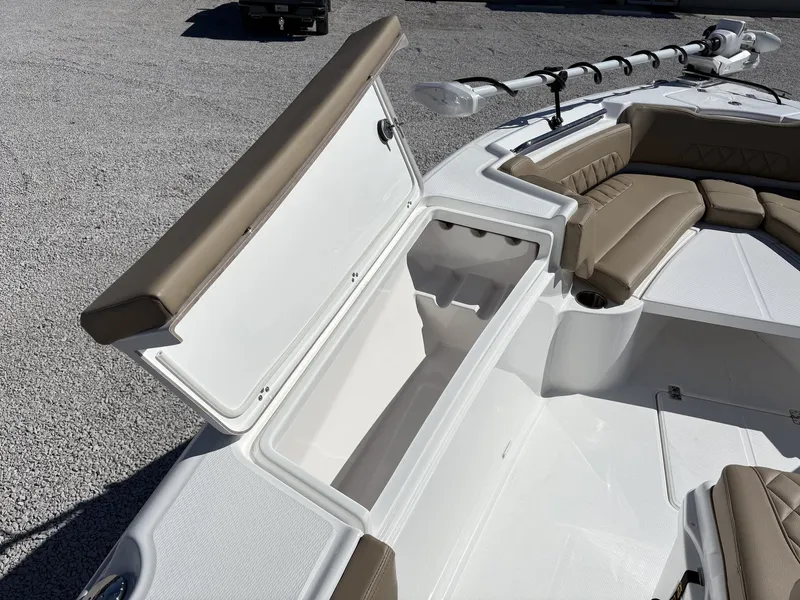 Slide: The Image of Blazer Bay Makaira 2600 2026 - 20