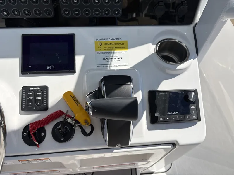 Slide: The Image of Blazer Bay Makaira 2600 2026 - 26