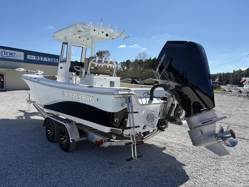 Slide: The Image of Blazer Bay Makaira 2600 2026 - 7