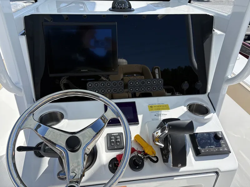 Slide: The Image of Blazer Bay Makaira 2600 2026 - 9