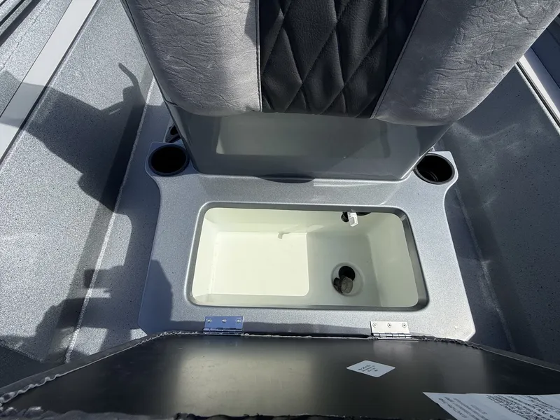 Slide: The Image of Excel 220 Bay Pro Elite 2026 - 3