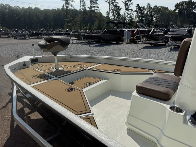 Slide: The Image of Excel 220 Bay Pro Elite 2026 - 5