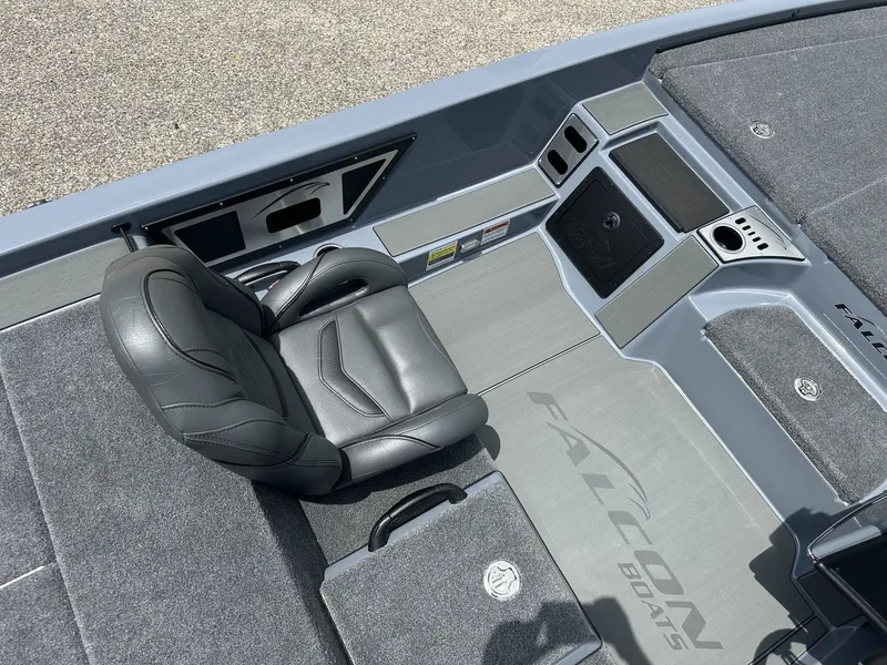 Slide: The Image of Falcon Boats 21 PREDATOR Tournament ready 2026 - 20