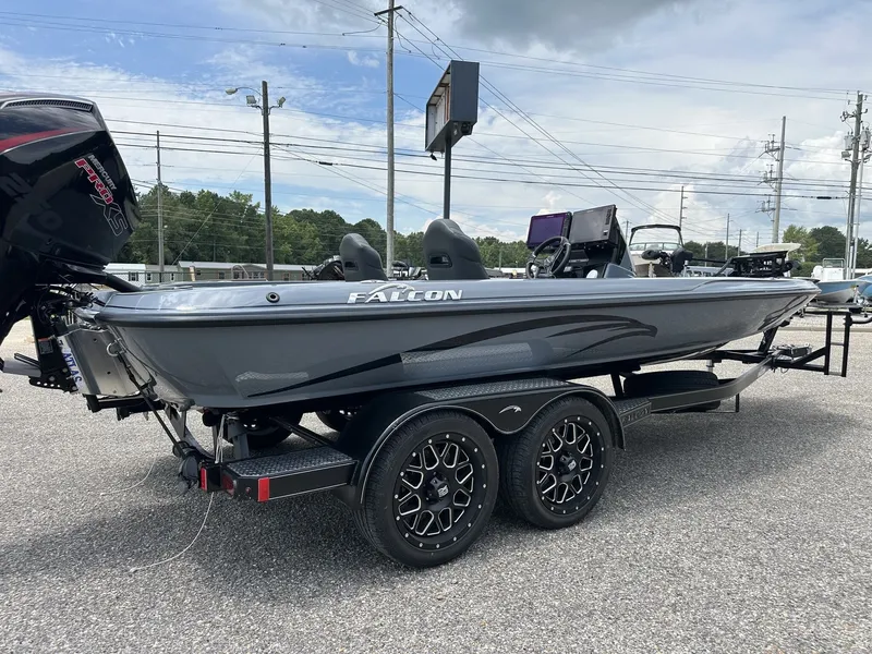 Slide: The Image of Falcon Boats 21 PREDATOR Tournament ready 2026 - 4