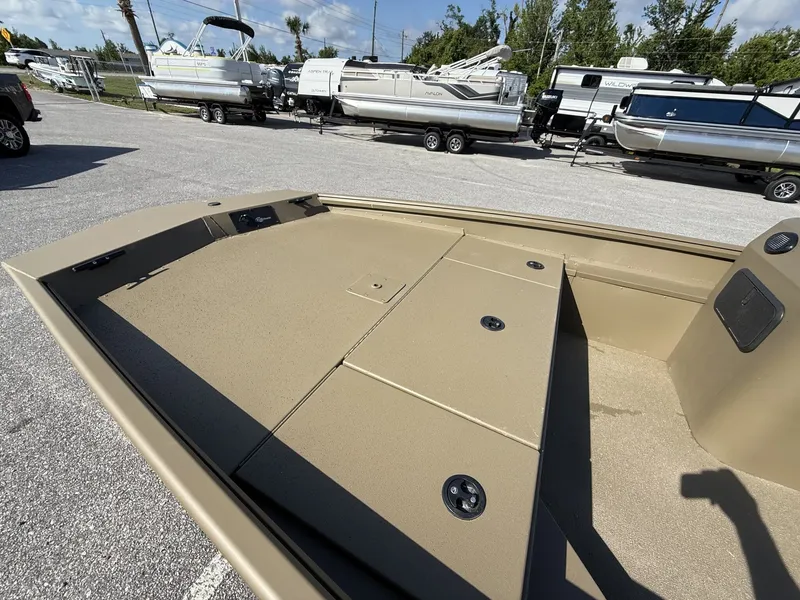 Slide: The Image of G3 Gator Tough 17 SC 2025 - 8