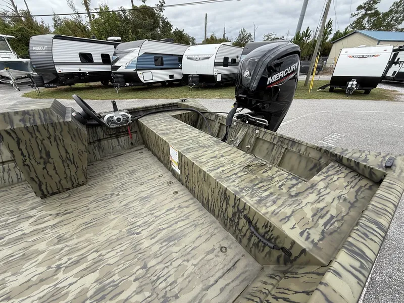 Slide: The Image of Lowe Roughneck Side Console 2026 - 7