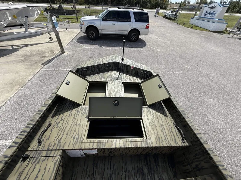 Slide: The Image of Lowe Roughneck Tiller 1760 Deluxe 2026 - 3