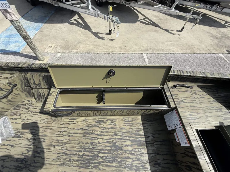 Slide: The Image of Lowe Roughneck Tiller 1760 Deluxe 2026 - 5