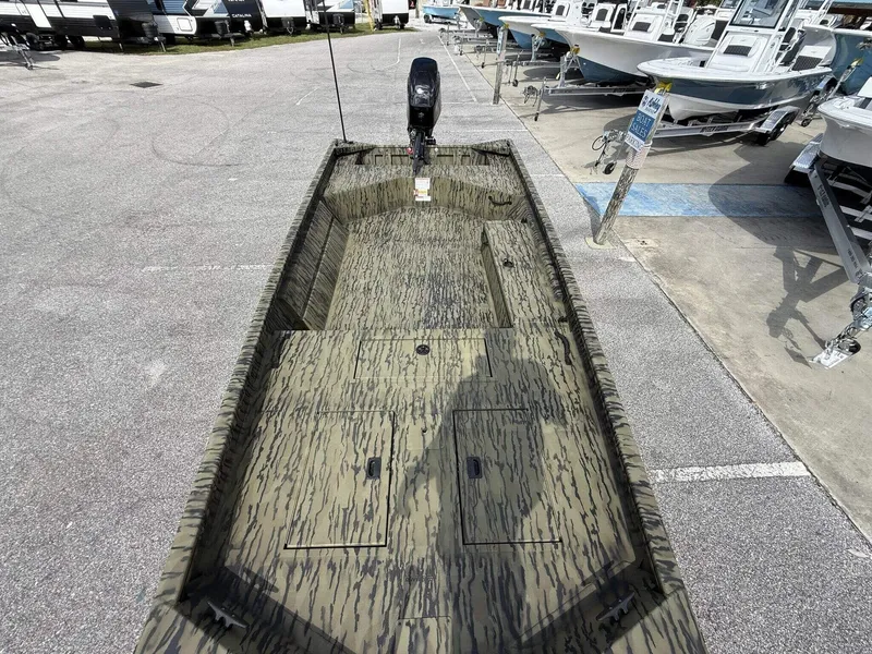 Slide: The Image of Lowe Roughneck Tiller 1760 Deluxe 2026 - 8