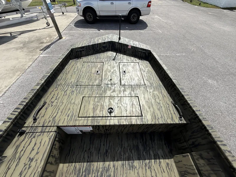 Slide: The Image of Lowe Roughneck Tiller 1760 Deluxe 2026 - 4