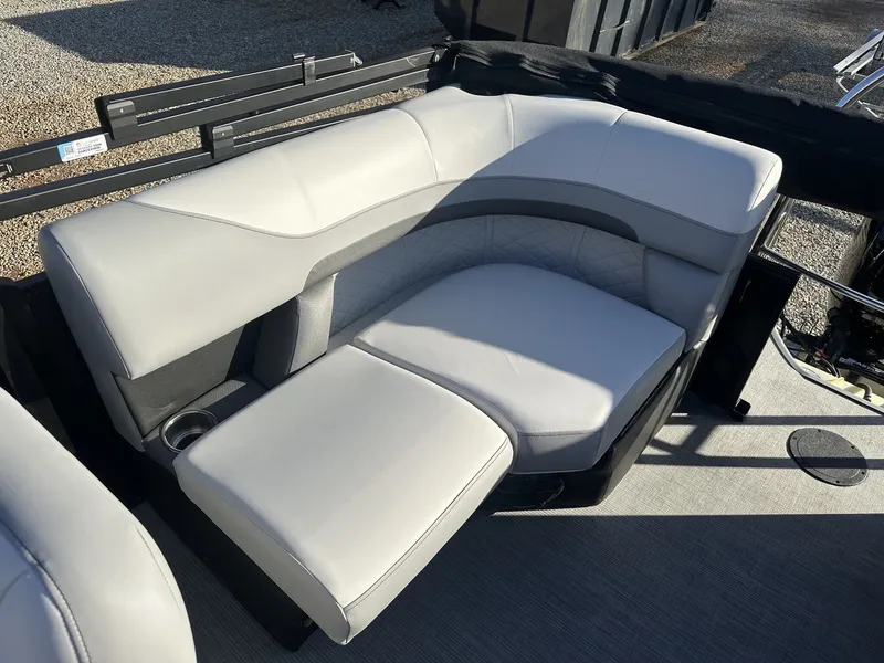 Slide: The Image of Lowe Ss 230 2025 - 6