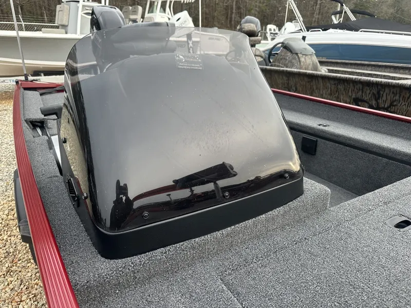 Slide: The Image of Lowe Skorpion 2025 - 6