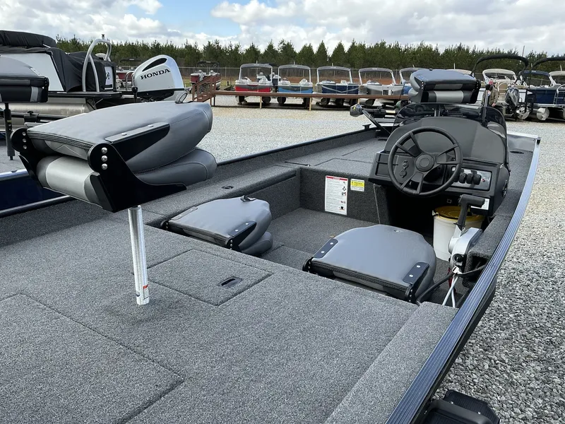 Slide: The Image of Lowe Skorpion 2025 - 7