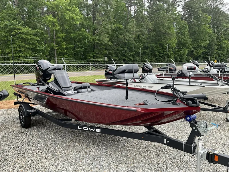 The Image of Lowe Stinger 195 2025 - 1