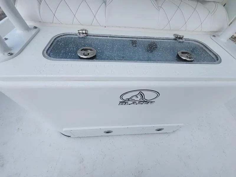 Slide: The Image of Blazer Bay 2400 2025 - 19