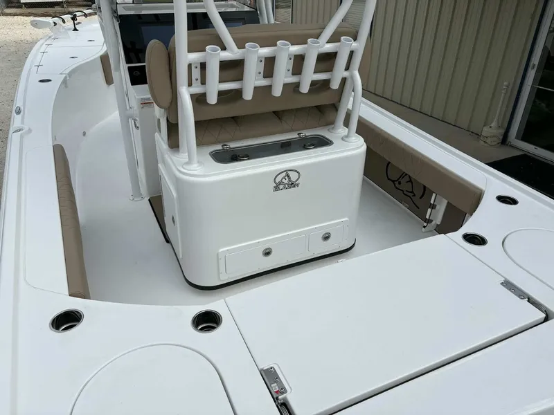 Slide: The Image of Blazer Bay 2700 Hybrid 2026 - 11