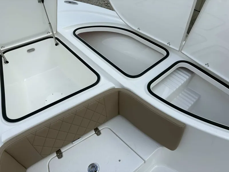 Slide: The Image of Blazer Bay 2700 Hybrid 2026 - 21