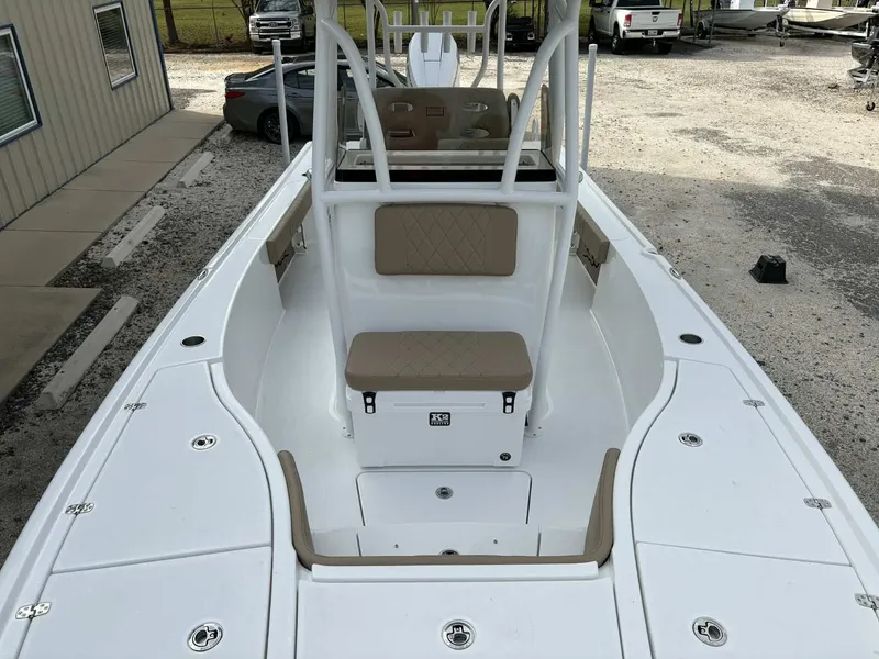 Slide: The Image of Blazer Bay 2700 Hybrid 2026 - 8