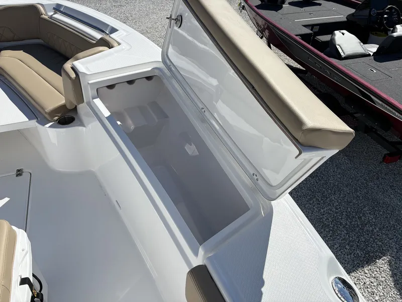 Slide: The Image of Blazer Bay Makaira 2600 2026 - 21