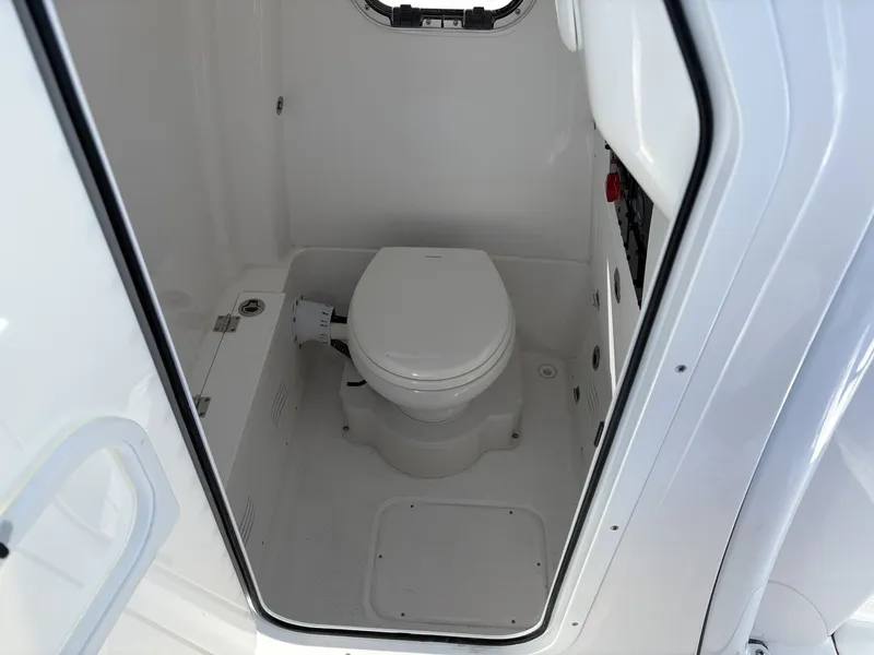 Slide: The Image of Blazer Bay Makaira 2600 2026 - 22