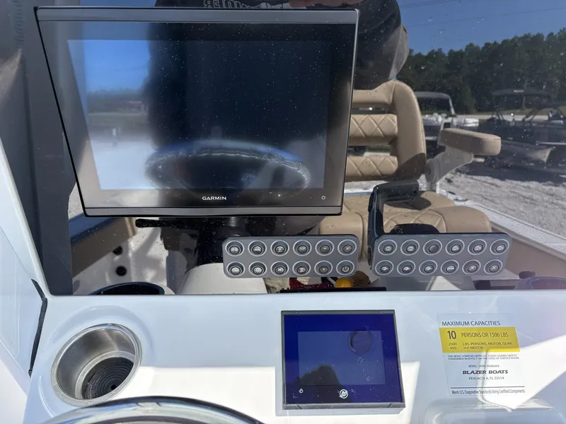 Slide: The Image of Blazer Bay Makaira 2600 2026 - 25