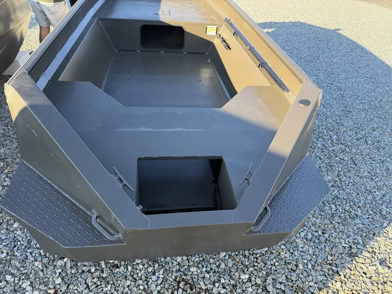 Slide: The Image of Edge Boats Sportsman Series 553DB MID DECK 2026 - 5