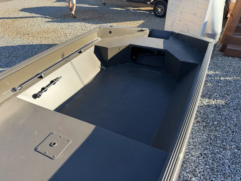 Slide: The Image of Edge Duck Boats Sportsman Series 656DB MID DECK 2026 - 6