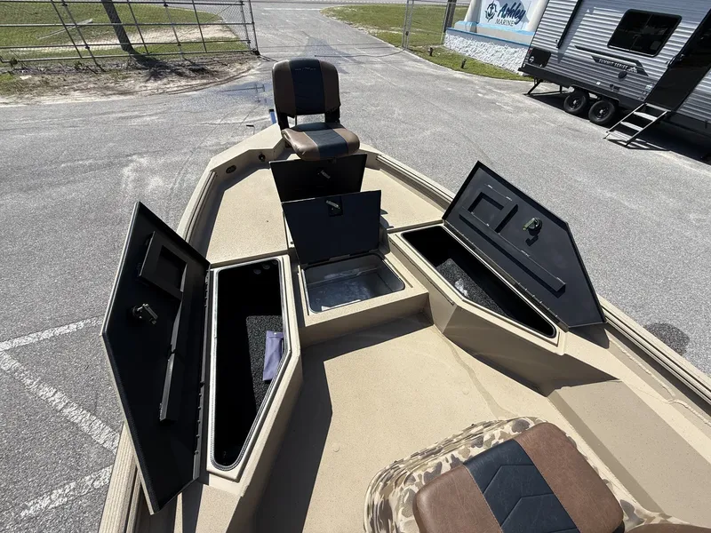 Slide: The Image of Excel 220 Bay Pro Elite 2025 - 6