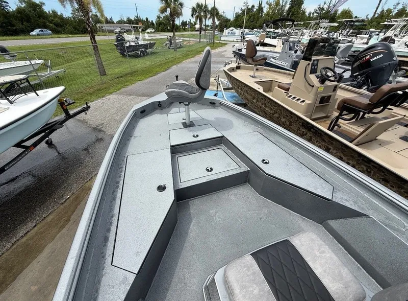 Slide: The Image of Excel 220 Bay Pro Elite 2026 - 8