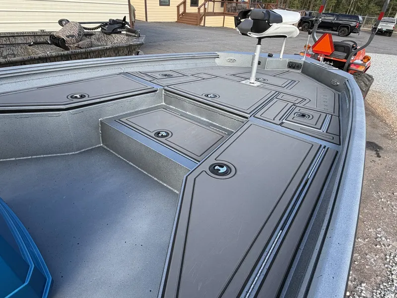 Slide: The Image of Excel 230 Bay Pro 2025 - 3