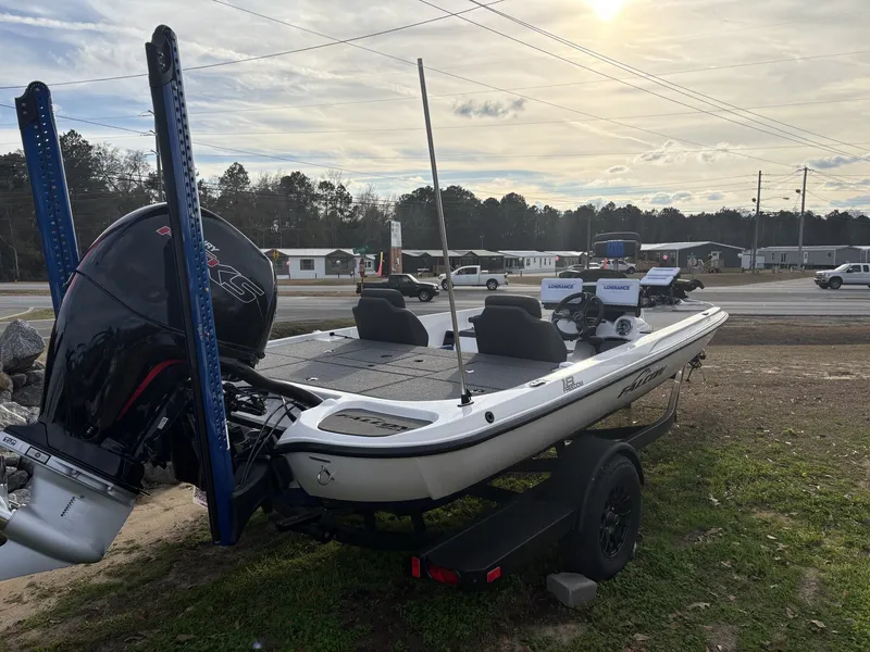 Slide: The Image of Falcon Boats 18 Freedom 2025 - 5