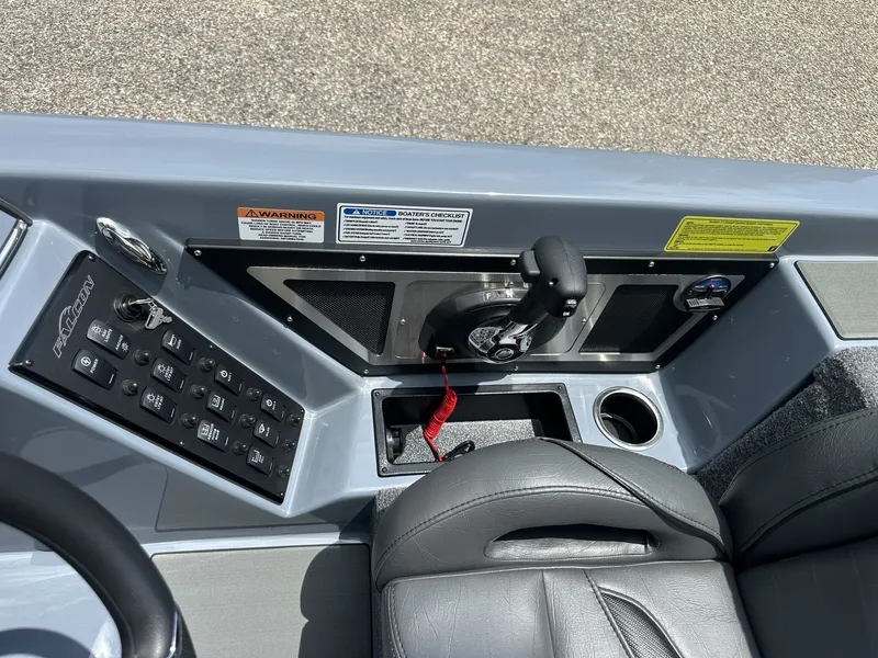 Slide: The Image of Falcon Boats 21 PREDATOR Tournament ready 2026 - 14