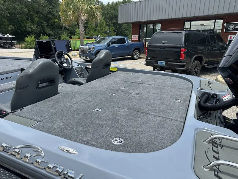 Slide: The Image of Falcon Boats 21 PREDATOR Tournament ready 2026 - 15